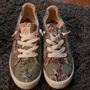 Roxy Sneakers